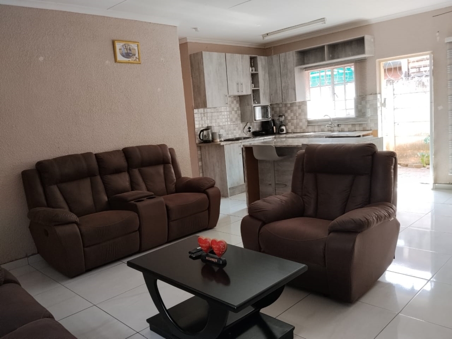 To Let 4 Bedroom Property for Rent in Geelhoutpark North West